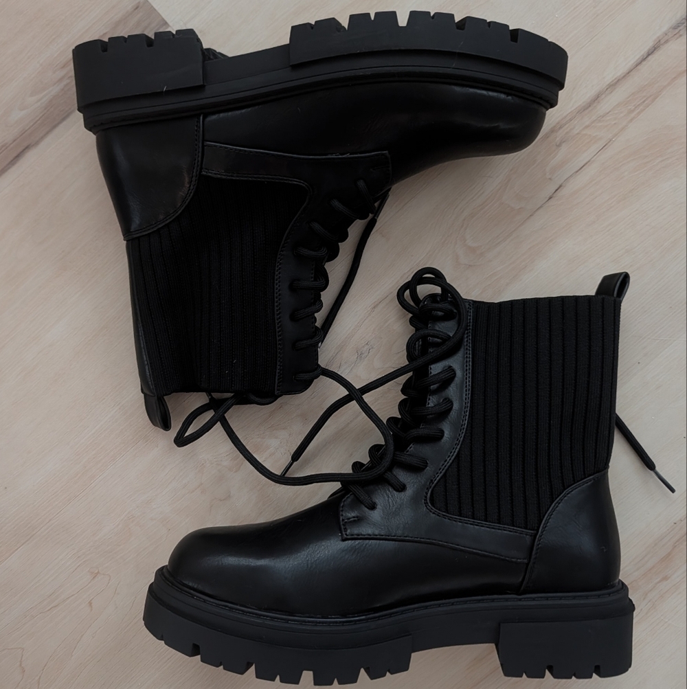 New in Box Liliana Cami Black Lace Up Combat Boots Size 9